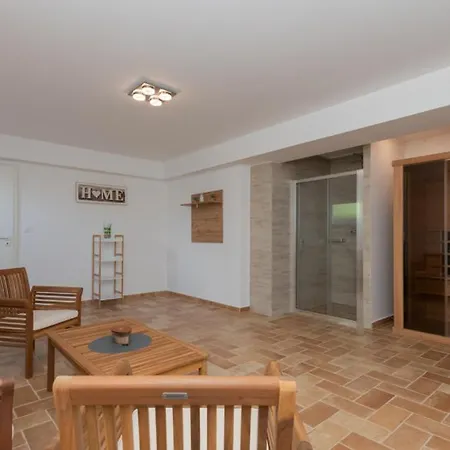 Anteo-split By Guide Villa *