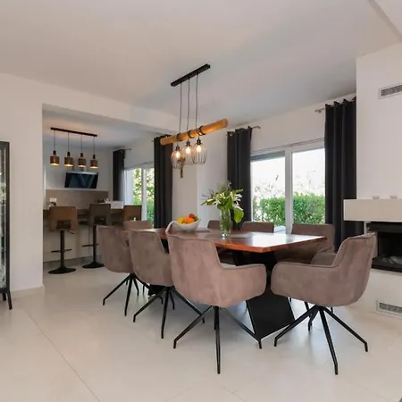 Villa Anteo-split By Guide Kosute