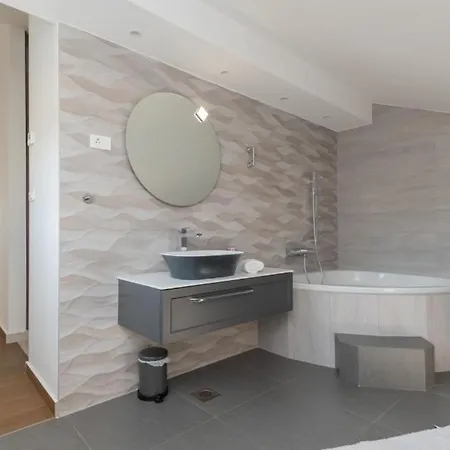 Villa Anteo-split By Guide *